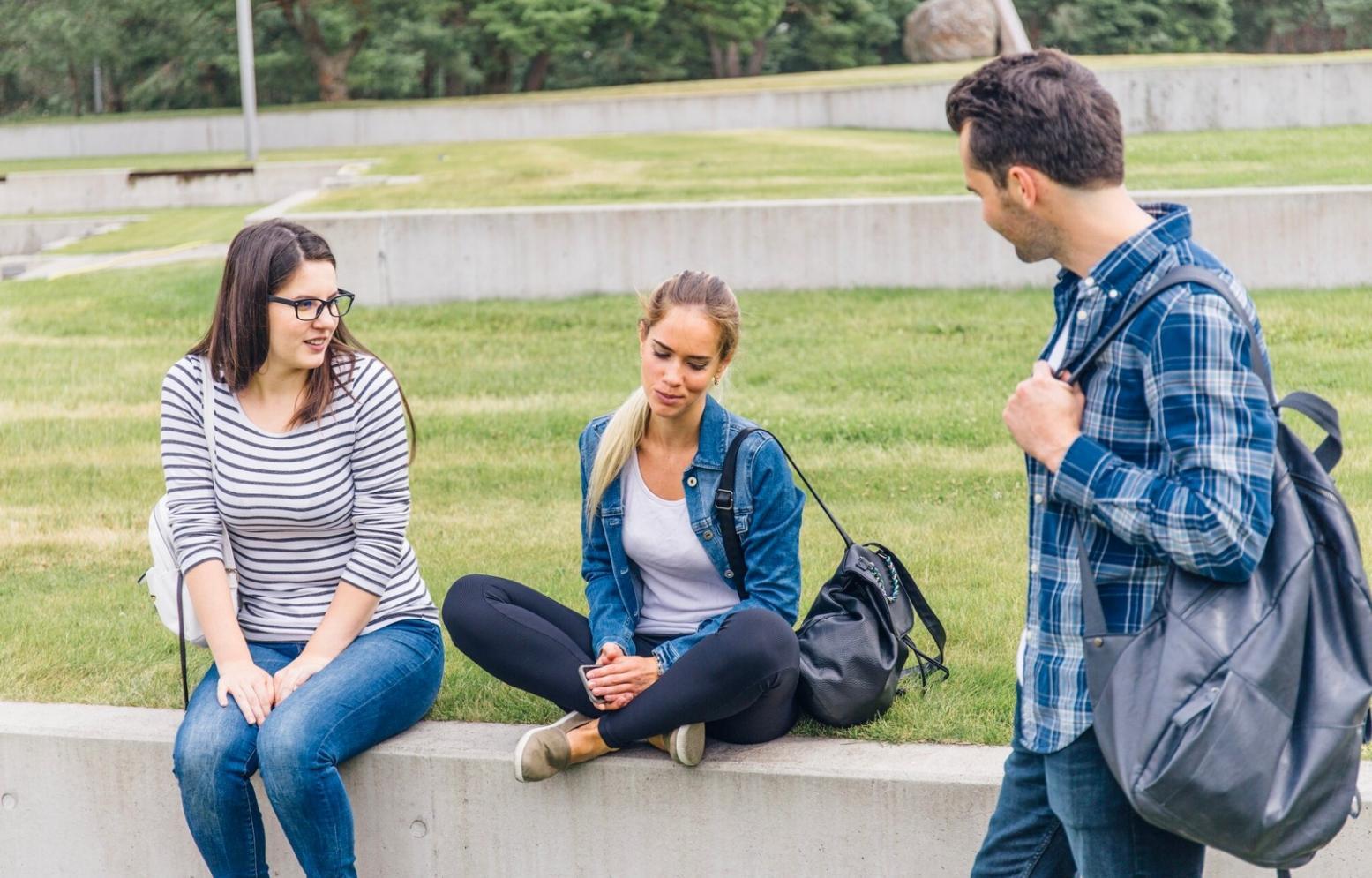 Espace de travail organisé avec outils financiers